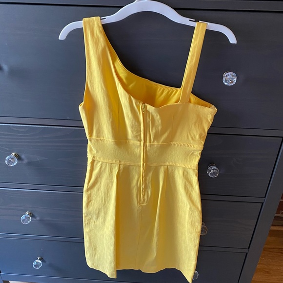 Yellow Dress - Picture 2 of 3